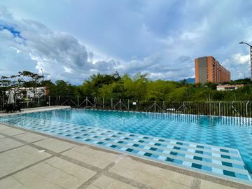 Extraordinaria casa nueva en Cerritos en conjunto con piscina con 3 alcobas y 3 baños. Galicia. Pereira.