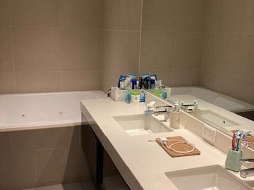 SE VENDE FINO DEPARTAMENTO EN ZONA EXCLUSIVA DE SAN ISIDRO - Av. Santo Toribio .