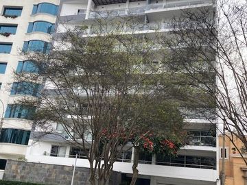SE VENDE FINO DEPARTAMENTO EN ZONA EXCLUSIVA DE SAN ISIDRO - Av. Santo Toribio .