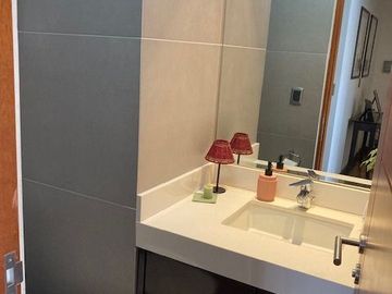 SE VENDE FINO DEPARTAMENTO EN ZONA EXCLUSIVA DE SAN ISIDRO - Av. Santo Toribio .