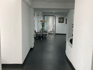 SE VENDE FINO DEPARTAMENTO EN ZONA EXCLUSIVA DE SAN ISIDRO - Av. Santo Toribio .