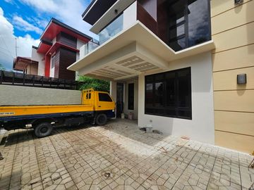 BRAND NEW SINGLE ATTACHED HOUSE AND LOT FOR SALE IN TOWN AND COUNTRY WEST MOLINO III