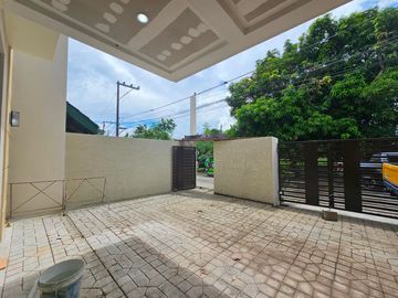 BRAND NEW SINGLE ATTACHED HOUSE AND LOT FOR SALE IN TOWN AND COUNTRY WEST MOLINO III