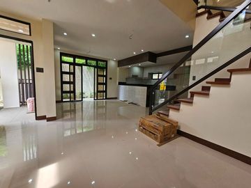 BRAND NEW SINGLE ATTACHED HOUSE AND LOT FOR SALE IN TOWN AND COUNTRY WEST MOLINO III