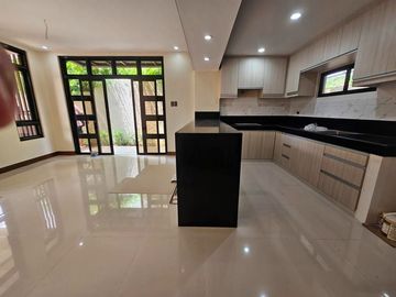 BRAND NEW SINGLE ATTACHED HOUSE AND LOT FOR SALE IN TOWN AND COUNTRY WEST MOLINO III