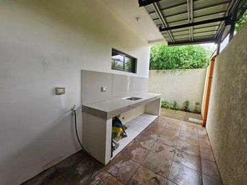 BRAND NEW SINGLE ATTACHED HOUSE AND LOT FOR SALE IN TOWN AND COUNTRY WEST MOLINO III