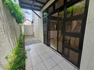 BRAND NEW SINGLE ATTACHED HOUSE AND LOT FOR SALE IN TOWN AND COUNTRY WEST MOLINO III