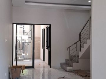 Rumah Tenggilis Mejoyo Selatan Dekat Kampus Ubaya Tenggilis Surabaya Baru Gres