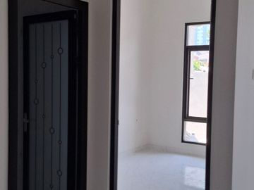 Rumah Tenggilis Mejoyo Selatan Dekat Kampus Ubaya Tenggilis Surabaya Baru Gres