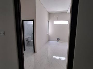 Rumah Tenggilis Mejoyo Selatan Dekat Kampus Ubaya Tenggilis Surabaya Baru Gres