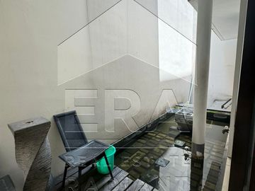 Dijual rumah dengan lokasi sangat strategis di Jl. RC. Veteran Raya!