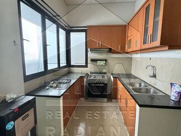 Dijual rumah dengan lokasi sangat strategis di Jl. RC. Veteran Raya!