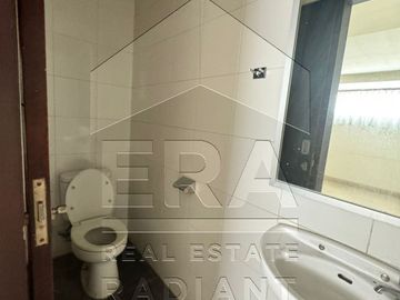 Dijual rumah dengan lokasi sangat strategis di Jl. RC. Veteran Raya!