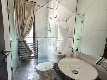 Dijual rumah dengan lokasi sangat strategis di Jl. RC. Veteran Raya!