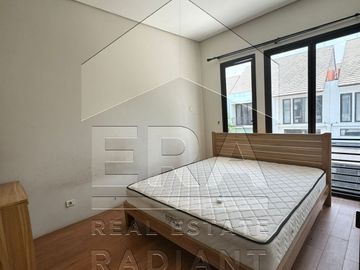 Dijual rumah dengan lokasi sangat strategis di Jl. RC. Veteran Raya!