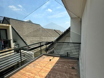 Dijual rumah dengan lokasi sangat strategis di Jl. RC. Veteran Raya!