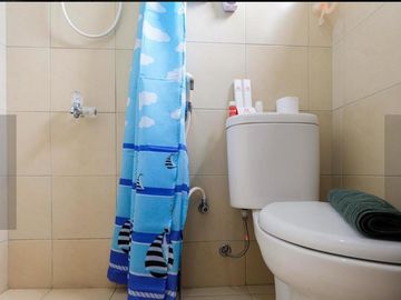 Jual Cepat Oak Tower, 2 BR Jadi 1, Semi Furnish, No Unit Cantik, Dekat Kelapa Gading