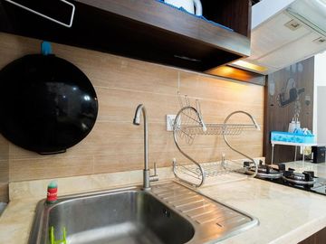 Jual Cepat Oak Tower, 2 BR Jadi 1, Semi Furnish, No Unit Cantik, Dekat Kelapa Gading