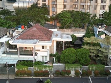 RUMAH ASRI dgn TAMAN di KOMPLEK PONDOK ANGGREK, JAKBAR dkt TAMAN ANGGREK