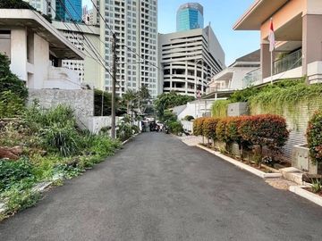RUMAH ASRI dgn TAMAN di KOMPLEK PONDOK ANGGREK, JAKBAR dkt TAMAN ANGGREK
