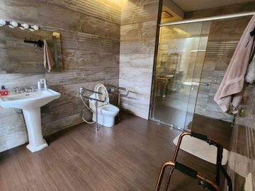 RUMAH ASRI dgn TAMAN di KOMPLEK PONDOK ANGGREK, JAKBAR dkt TAMAN ANGGREK