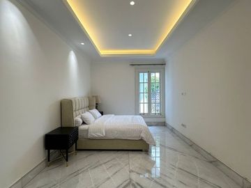 RUMAH MEWAH BARU di Jl BANYUMAS, MENTENG, JAKPUS