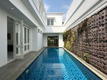 RUMAH MEWAH BARU di Jl BANYUMAS, MENTENG, JAKPUS