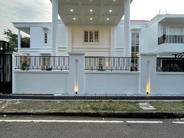 RUMAH MEWAH BARU di Jl BANYUMAS, MENTENG, JAKPUS