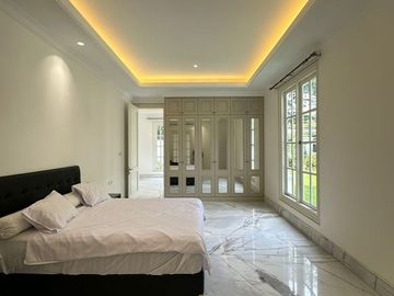 RUMAH MEWAH BARU di Jl BANYUMAS, MENTENG, JAKPUS
