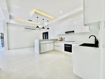 Brand New Stylish Corner House and Lot for Sale Multinational Village Parañaque City