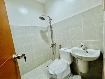 FOR SALE BEAUTFUL MODERN 2 STOREY DUPLEX HOUSE IN BF RESORT