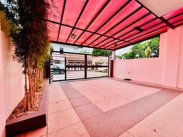 FOR SALE BEAUTFUL MODERN 2 STOREY DUPLEX HOUSE IN BF RESORT
