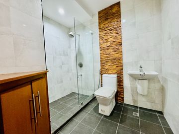 FOR SALE BEAUTFUL MODERN 2 STOREY DUPLEX HOUSE IN BF RESORT