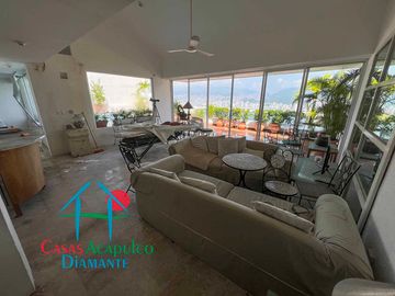 Departamento con alberca privada y vista al mar