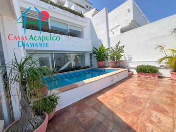 Departamento con alberca privada y vista al mar