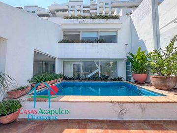 Departamento con alberca privada y vista al mar