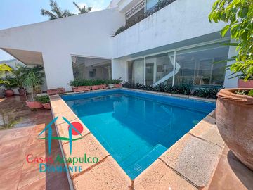 Departamento con alberca privada y vista al mar