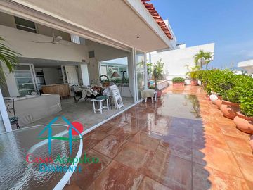 Departamento con alberca privada y vista al mar