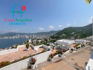 Departamento con alberca privada y vista al mar