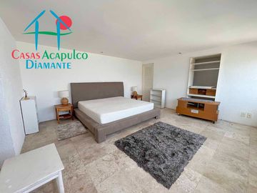 Departamento con alberca privada y vista al mar