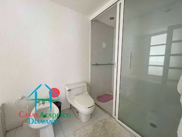 Departamento con alberca privada y vista al mar