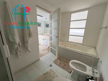 Departamento con alberca privada y vista al mar