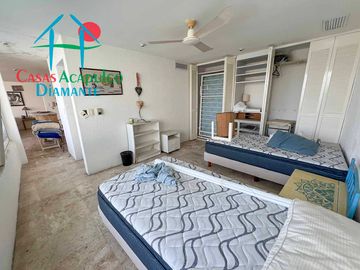 Departamento con alberca privada y vista al mar