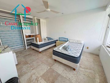 Departamento con alberca privada y vista al mar