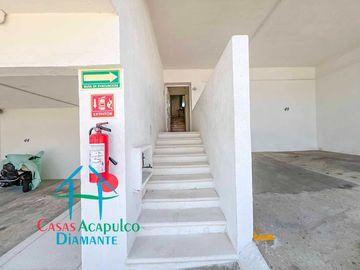 Departamento con alberca privada y vista al mar