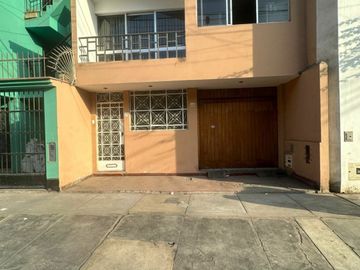VENTA DE CASA AT 120M2 AC 230M2 SAN JUAN DE LURIGANCHO - $215,000