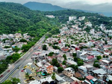 ¡Descubre el Potencial de Inversión en Río Grande 231: Amplia Propiedad en Puerto Vallarta!