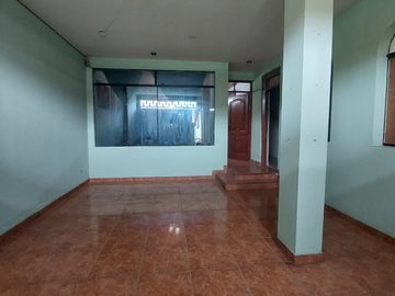 VENTA DE HERMOSA CASA EN URB. EL ALAMO- TARAPICHE CON VISTA EXTERNA.