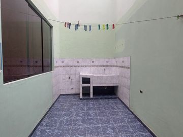 VENTA DE HERMOSA CASA EN URB. EL ALAMO- TARAPICHE CON VISTA EXTERNA.