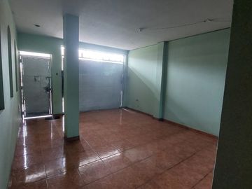 VENTA DE HERMOSA CASA EN URB. EL ALAMO- TARAPICHE CON VISTA EXTERNA.